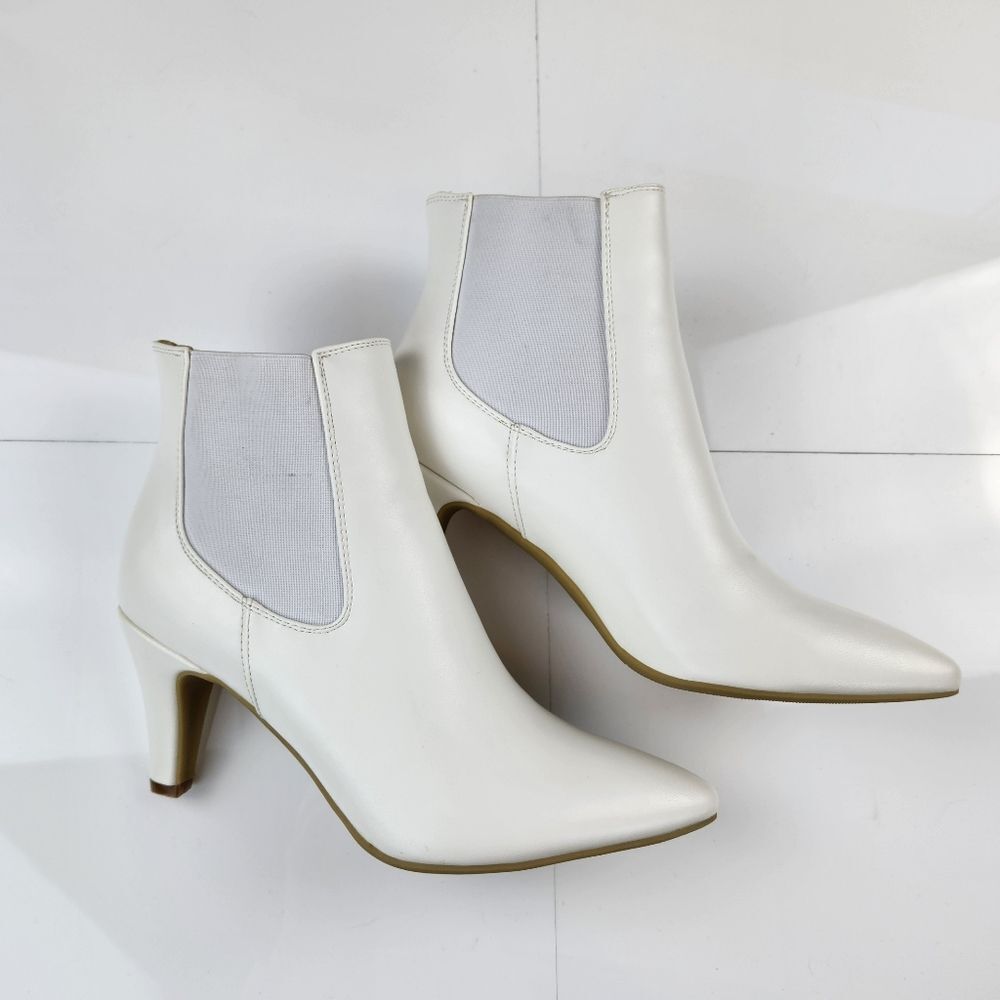 🩵NIB White Clara Faux Leather Ankle Booties Size 8 - Picture 3 of 9